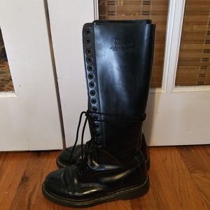 Dr Martins 20-eye-lace-up size 8